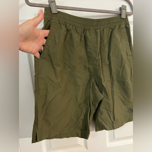 The North Face FlashDry XD 7" Inseam Wander Shorts Size Small Forest Olive EUC - Picture 6 of 14